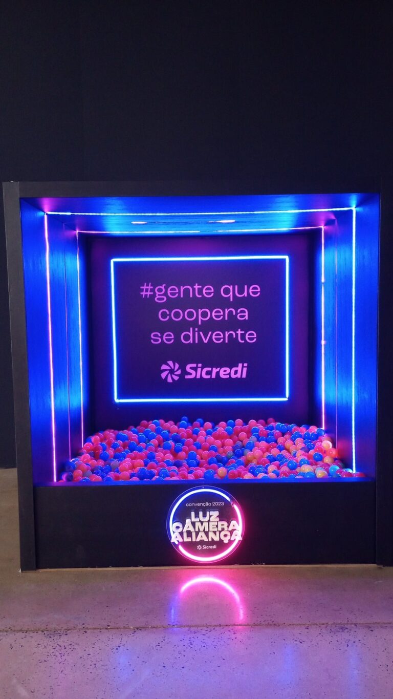 Cenografia da Convenção Sicredi Aliança PR/SP 2023, conceito Luz Câmera Aliança, projeto e montagem Sonora (4)