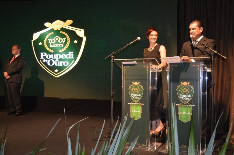 Cenografia do Prêmio Poupedi de Ouro Sicredi 2016, conceito Reino Sicredi, projeto e montagem Sonora (8)
